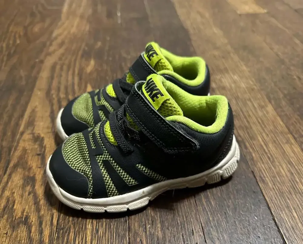 Nike toddler sneakers